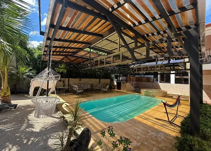Tropical With Priv Pool, Jacuzzi & Relaxing Mad Villa *