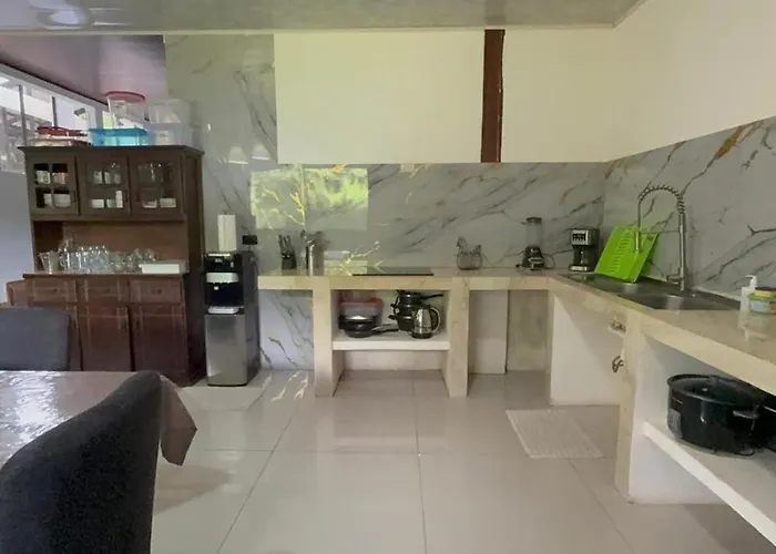 Tropical With Priv Pool, Jacuzzi & Relaxing Mad Villa *